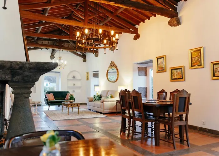 Senhora Do Carmo Charm House Bed & Breakfast