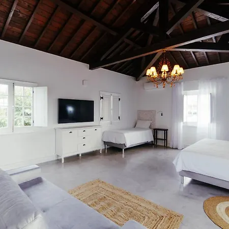 Senhora Do Carmo Charm House Bed & Breakfast