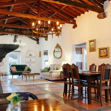 Senhora Do Carmo Charm House Bed & Breakfast