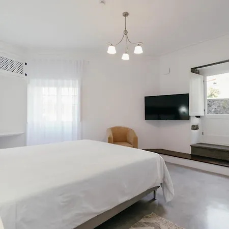 Senhora Do Carmo Charm House Bed & Breakfast